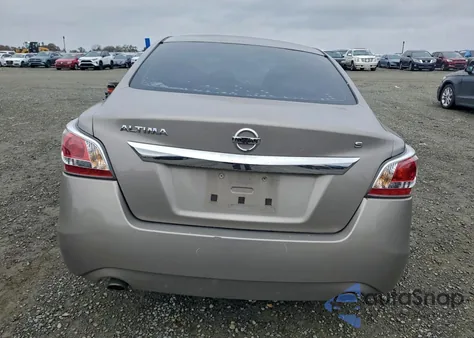 2015 Nissan Altima 2.5 z USA, uszkodzony, nr VIN 1N4AL3AP4FN923284